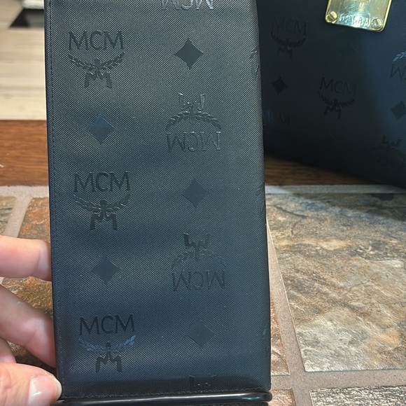 MCM Long Wallet - GUC - Picture 3 of 10
